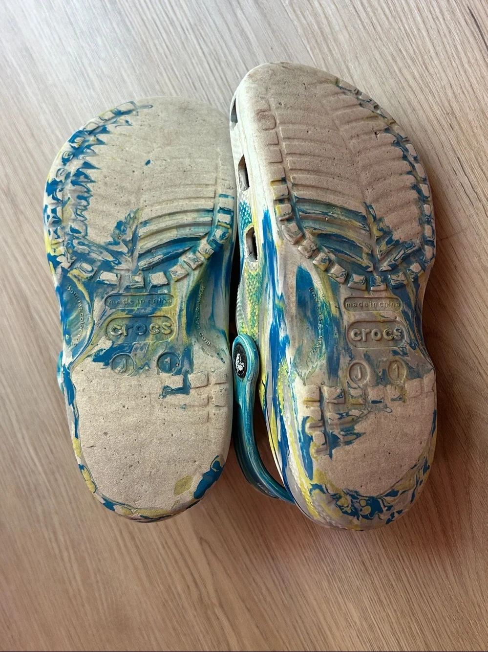 CROCS Kids' Classic Tie-Dye Marble Clogs with Charms size J 1 Little Kids